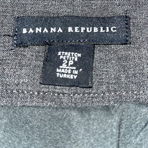 BANANA REPUBLIC GRAY 21.5” PENCIL SKIRT | 7” SIDE ZIP | 7.5” BACK SLIT | SIZE 2P - Picture 5 of 5